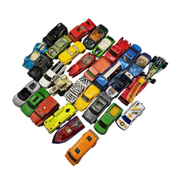 Large Lot of 30 Vintage Diecast Cars and Trucks Various Brands 1970s-1990s - Picture 1 of 4